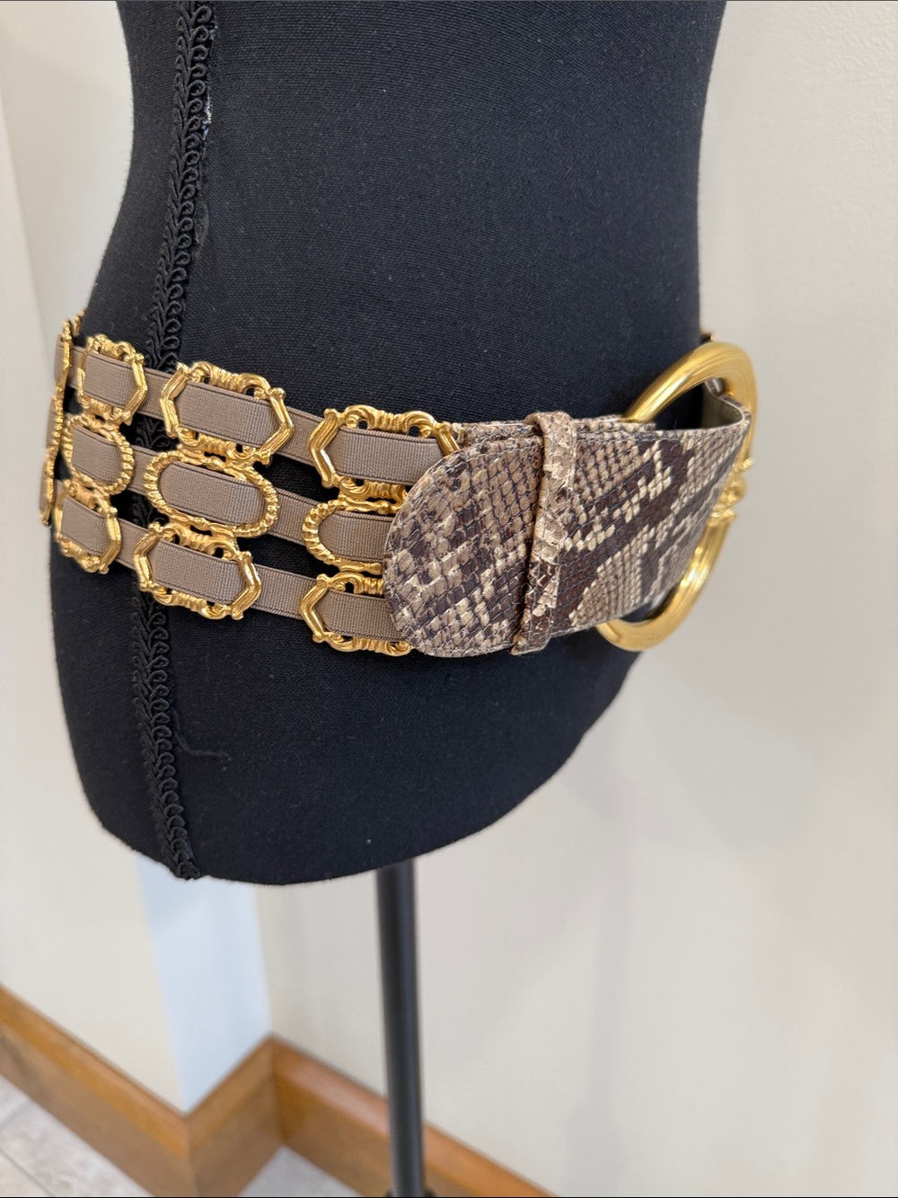 Suzi Roher Ibel Italy buckle snakeskin gold tone embellished stretch belt Size M - Picture 4 of 8